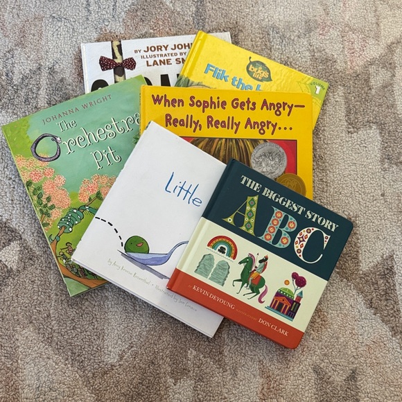 Children's Book Collection - Picture 1 of 2